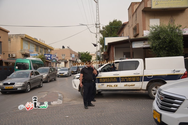   فيديو: شرطة كفرقاسم تبدا بتطبيق الإغلاق وتضع الحواجز في مداخل المدينة وشوارعها وتذمر كبير في الشارع القسماوي والشرطة .. التجمهر في غاية الخطورة